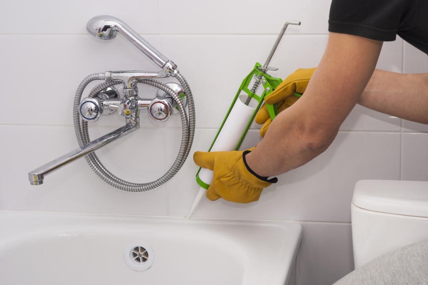 How to Caulk a Shower or Bathtub